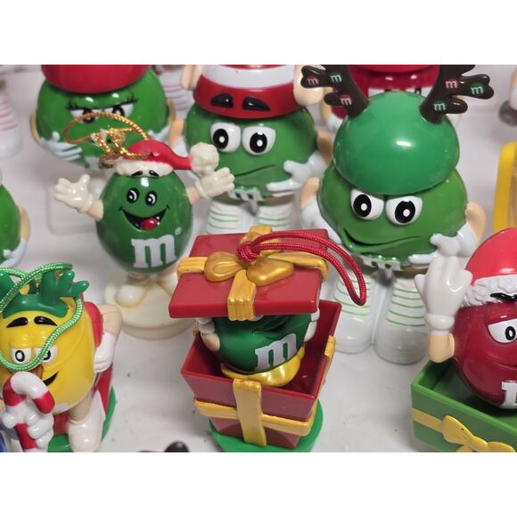 M&M'S Candy Figures. Christmas and Winter Multicolor LOT OF 29 Collectibles - Picture 8 of 13